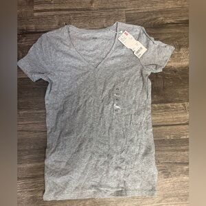 Uniqlo Heather Gray V-Neck Short Sleeve Tee